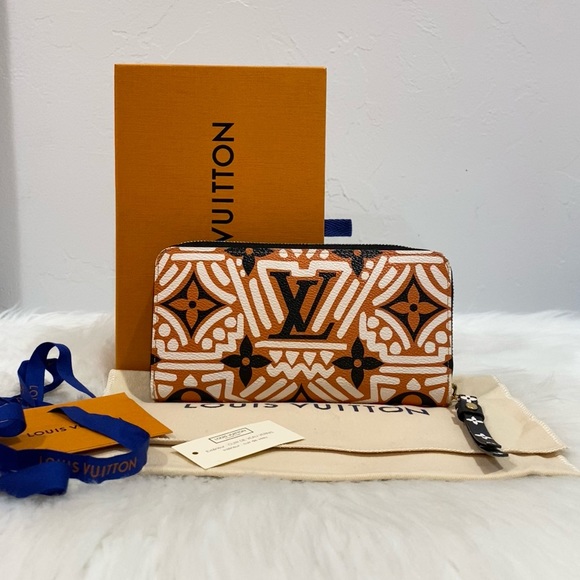 Louis Vuitton Handbags - SOLD‼️Louis Vuitton Giant Monogram Crafty Zippy Wallet